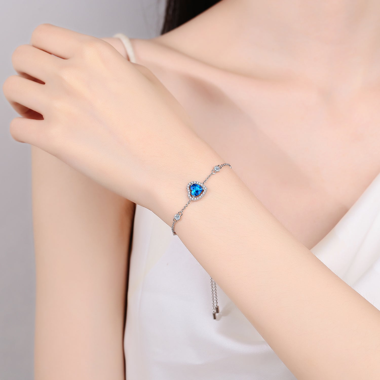Harmony Heart-Shaped Sapphire Blue Moissanite Bracelet