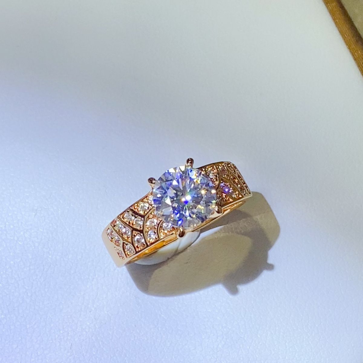brilliant sparkle 1.5 carat round cut 18K gold plated moissonite ring