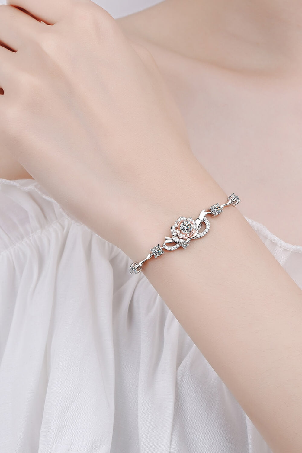Silver Flowering 1.4 Carat Moissanite Bracelet